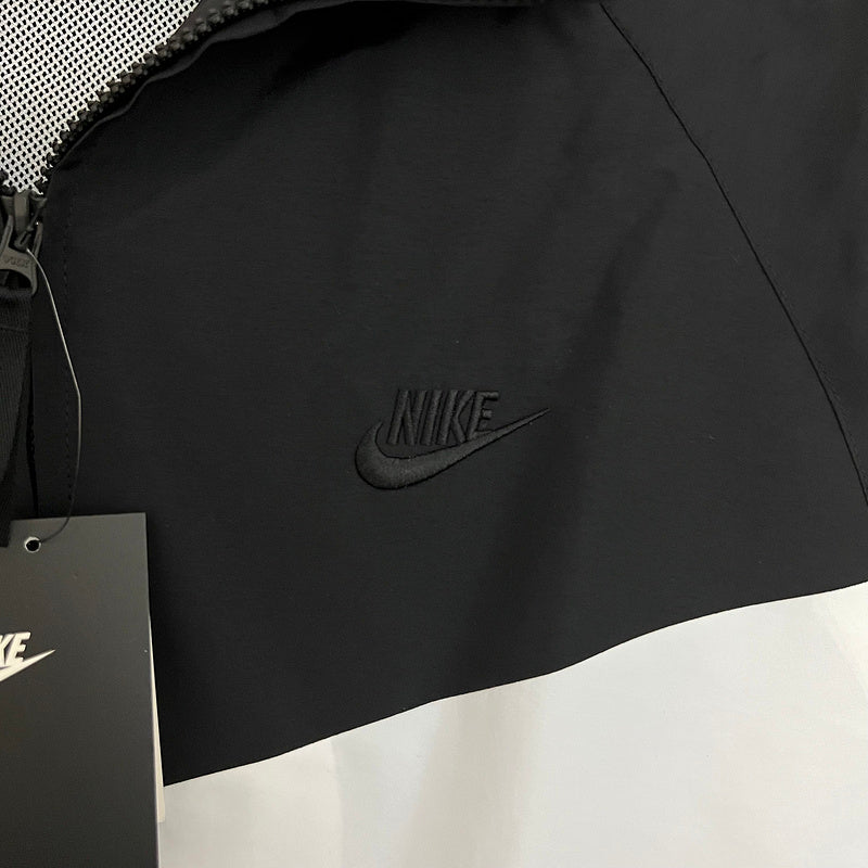 Corta-vento Nike 23/24 - Preto e Branco